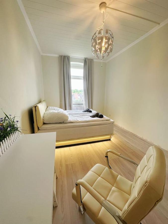 2 Schlafzimmer Waschenspuelmaschine Duisburg Bagian luar foto